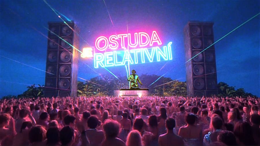 RAKETOPLÁN IBIZA — OSTUDA JE RELATIVNÍ, scéna z klipu DJ Metoděj
